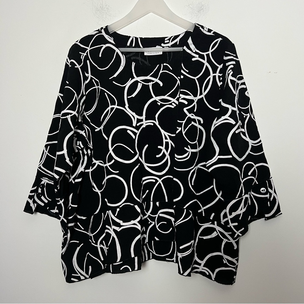Habitat Black White Modern Circular Print Uneven Tiered Hemline Popover Blouse